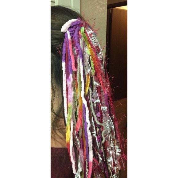 Pink / Hot Pink tones - Yarn hair fall / clip for Burning Man or festivals #004 - Picture 3 of 3